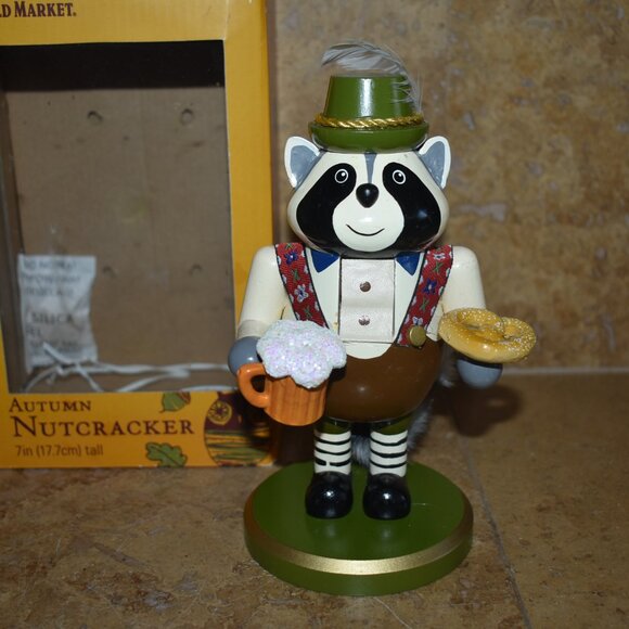 Vintage World Market autumn fall racoon animal Nutcracker Figure Statue Beer - Picture 1 of 8
